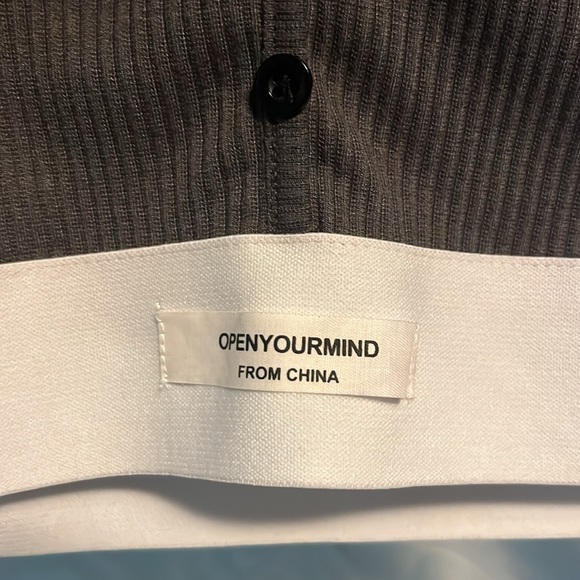 Dazy Petite Long Sleeve Gray Crop Top - Picture 7 of 9